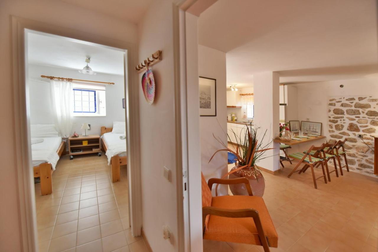 Options House Villa Хидра Екстериор снимка