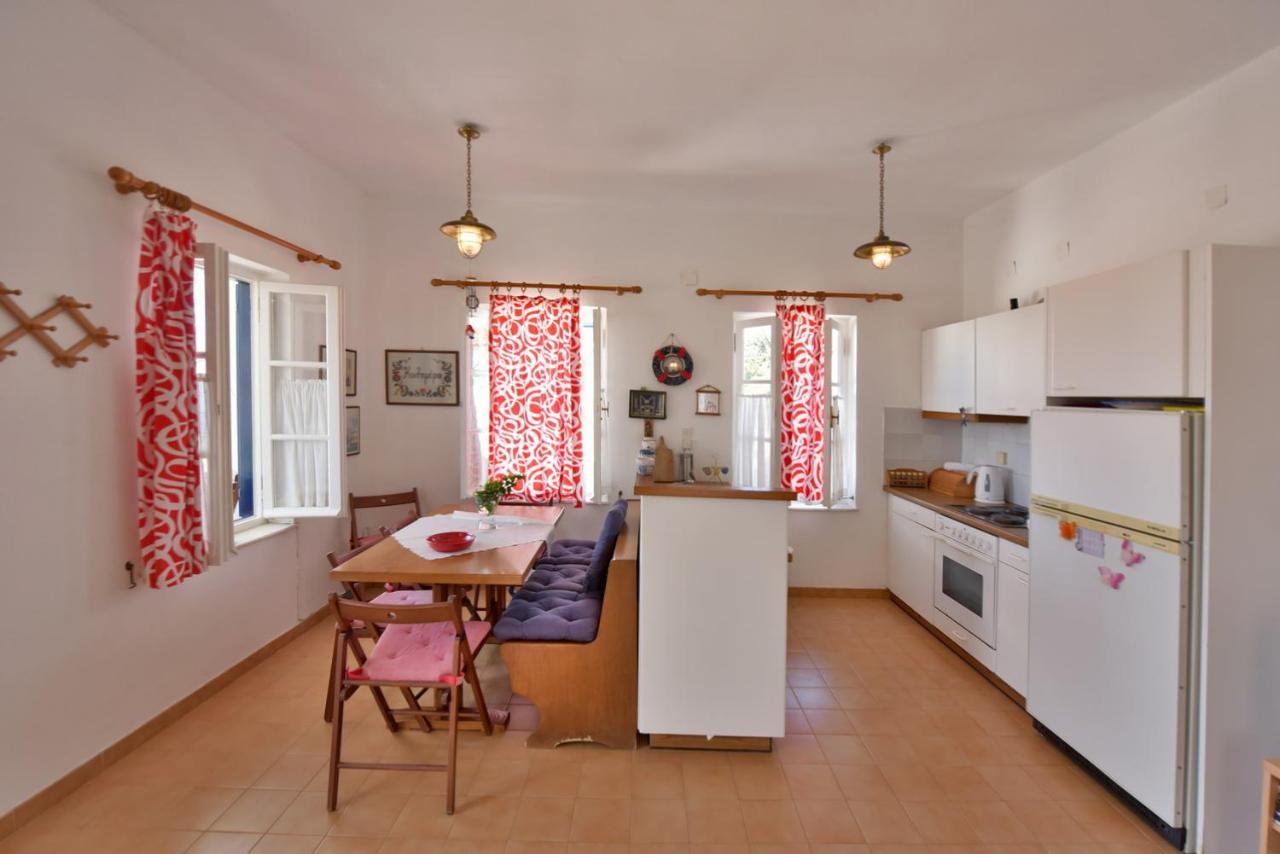 Options House Villa Хидра Екстериор снимка
